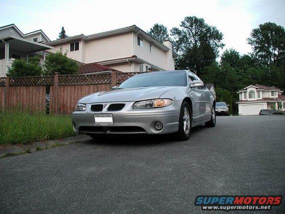 2002 Pontiac Grand Prix front view parked on asphalt driveway