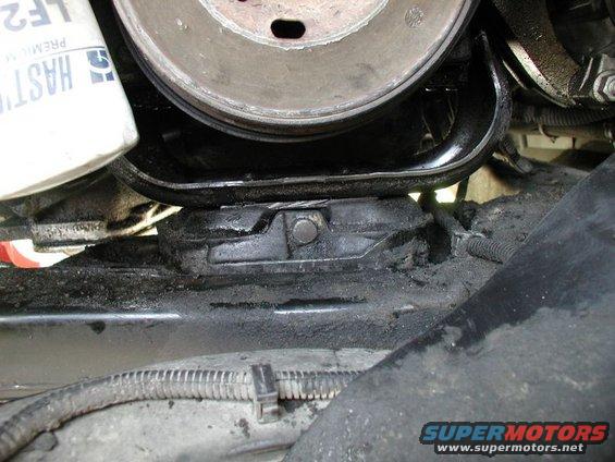 Engine mount with a pulley above it
