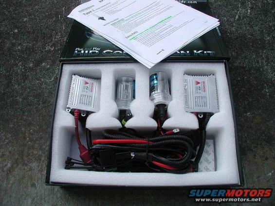 HID conversion kit with two bulbs and ballasts