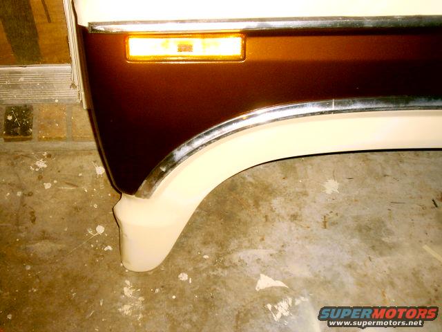 Brown and white fender with amber turn signal. 1980 Ford Bronco