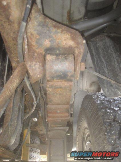 2003 Ford F-350 leaf spring suspension and tire