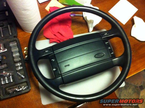 img_05101.jpg New steering wheel form a 96 Bronco.