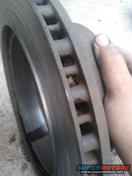 p82a0322.jpg rear disk was destroyed from a stuck caliper. chewed almost 1/4" through the rotor within 3 weeks