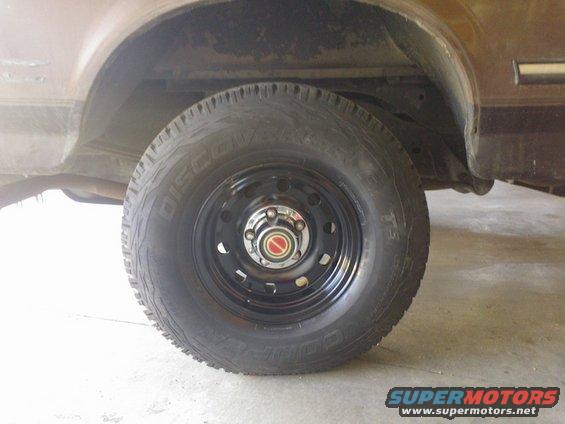 452.jpg Passenger Rear With Trim Removed And Center Cap