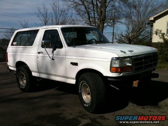 White 1992 Ford Bronco, 3q-front view