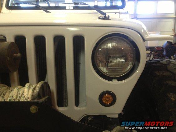 White Jeep Wrangler front grille with amber blinker light. 2000 Jeep TJ