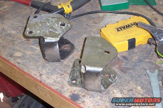 beerman-041.jpg Front most spring hangers.
Keith modified them a bit, and I cleaned them up with the grinder.
