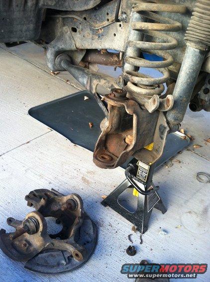 227.jpg Got an entire D44 from another Bronco (a 95) on Craigslist for only $150, I think it was a good deal. Plus it has the 3.55 gears that I will be swapping in to mine.