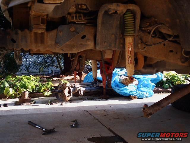 liftremoval.jpg Normal axle removal process