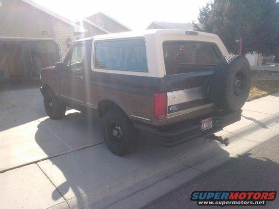 1992 Ford Bronco rear 3/4 view, brown and white with spare tire mounted on rear door