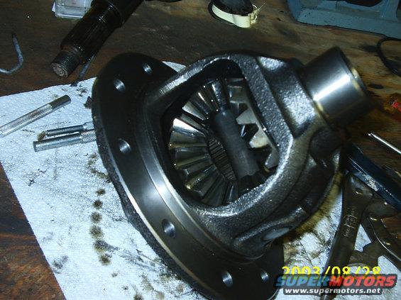 bronco-gears-007.jpg There is the new carrier with the spider gears from the old carrier. The only difference between the carrier that can accept the larger gears and the lower gears is the flange, so the spider gears will swap with no problem.