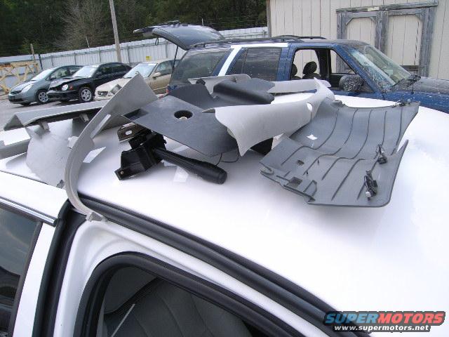 2003 Ford Crown Victoria photo