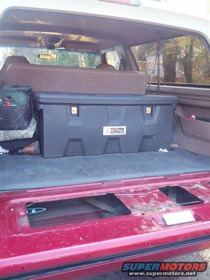 img_20130313_182532.jpg I have the tailgate cover, but keep it off cause i have to pull right side relaese bar when opening tailgate. only real issue, except for standard water leaking ( which has been fixed!