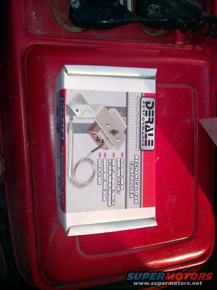 Box for DeRale Performance Mechanical Fan Controller, showing a diagram of the unit and text details