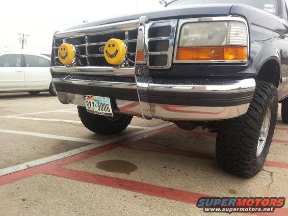 1995 Ford Bronco front with smiley face lights and Texas license plate BY3-5006