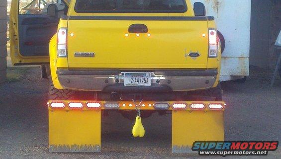 amarill-129.jpg MARKER LIGHTS ON. TWO LIGHTS NOT ON ARE REVERSE LIGHTS.