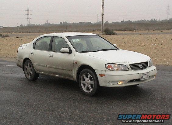 White 2004 Nissan Maxima sedan, 3q front view