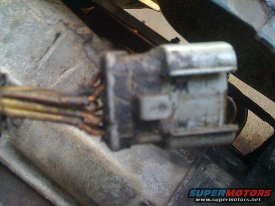 photo.jpg Solenoid connector
