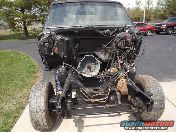 1981 Ford Bronco chassis front view