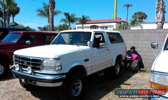White 1994 Ford Bronco parked outdoors
