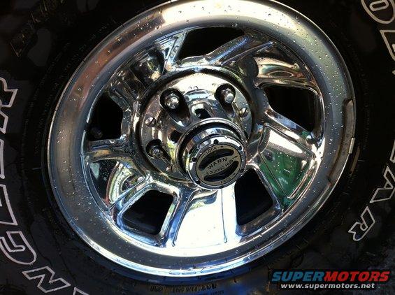 img_0838.jpg Used WARN premium hubs. Fully functional for $10.