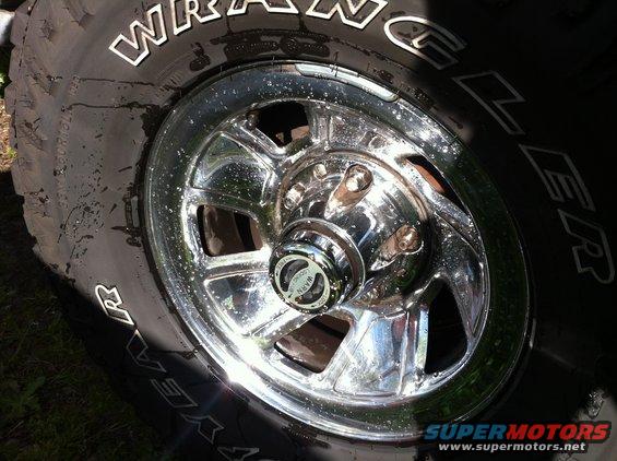 img_0839.jpg Used WARN hubs. Fully functional for $10.