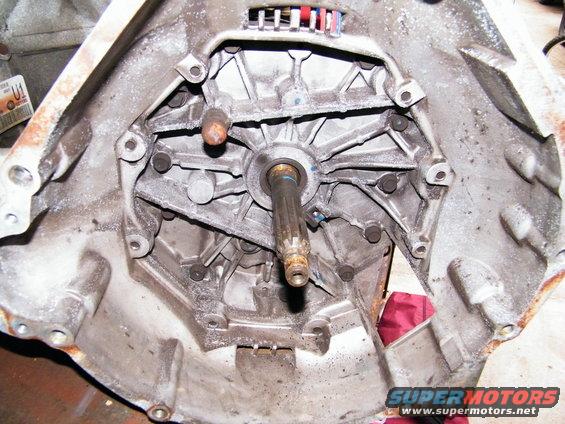Transmission bell housing interior with splined shaft