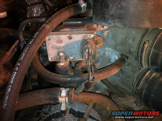 DPFE sensor, Lines run to calibrated orifice on external EGR tube. O.D. as well as I.D. of EGR tube is critical as is the placement of the two nipple the hoses attach to. This is a calibrated sensor and requires attn to detail. 