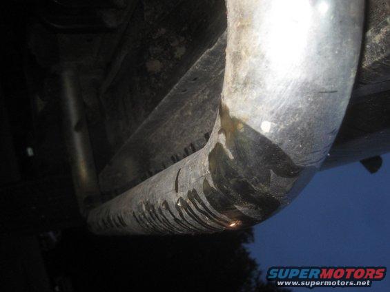 Exhaust pipe with water drips