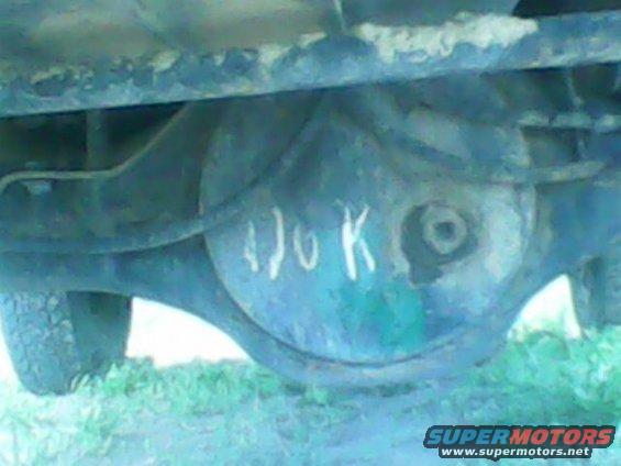 Rear differential with white markings '4J0 K' and a Supermotors logo