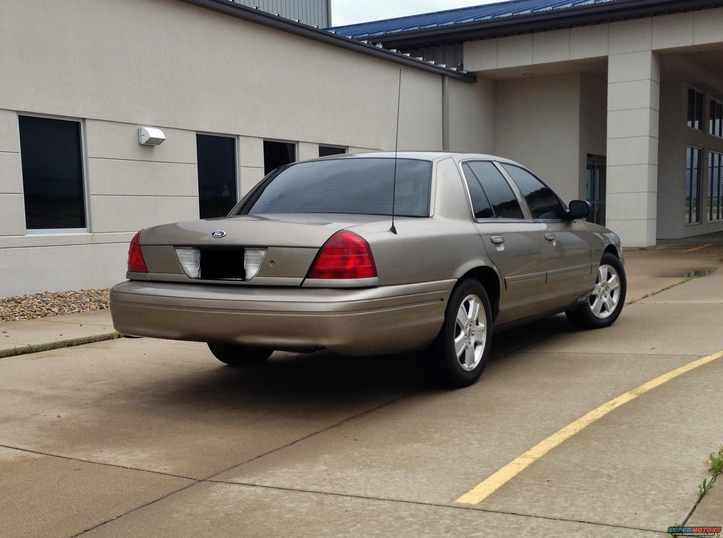 2005 Ford Crown Victoria photo