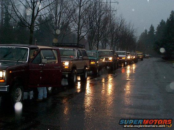 001rangerstation.jpg Lined up at the Ranger Station