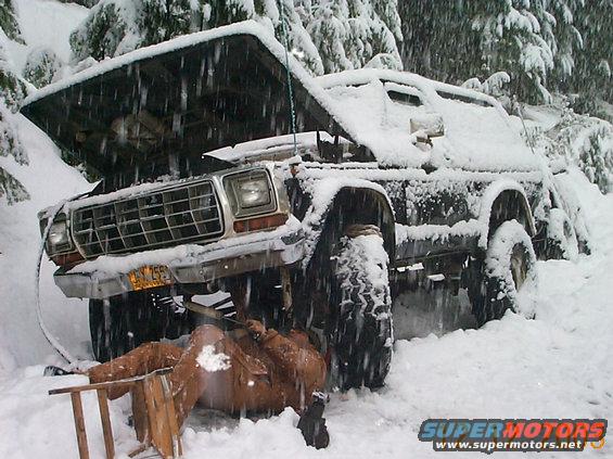 012jimsback.jpg Jim returns to find his truck has 4" of new snow (white mud)