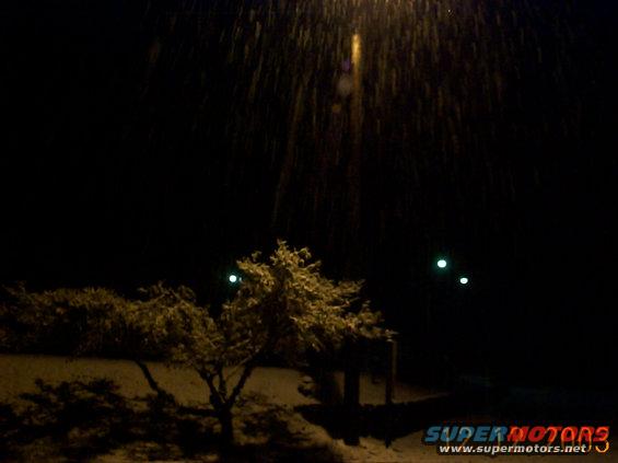 014waitingfortowtruck.jpg Watching it snow while we wait for the tow truck