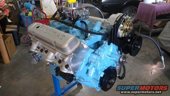 Pontiac V8 engine with blue block and silver valve covers