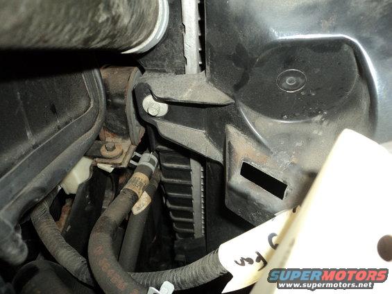 31-drivers-side-fan-mount-bolt.jpg 