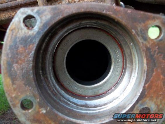 114_1991.jpg Driver Side Axle Housing 2