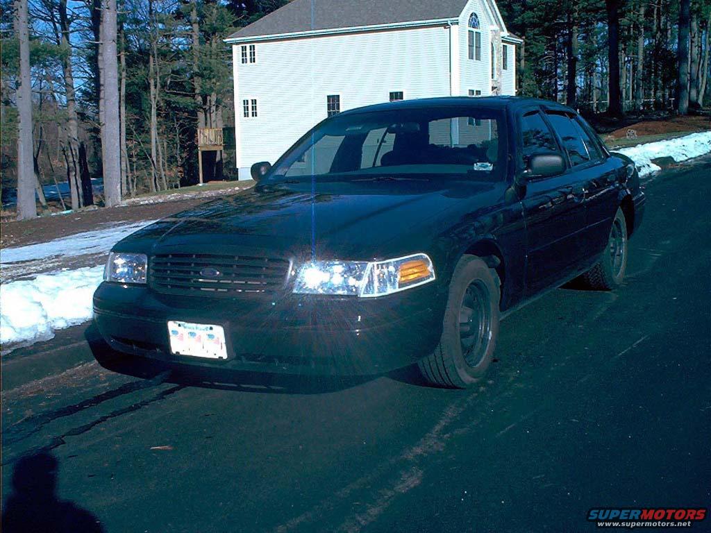 2000 Ford Crown Victoria photo