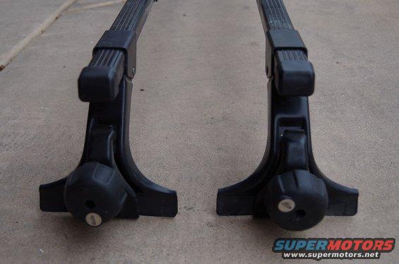 Pair of black roof rack crossbars with locking mechanisms