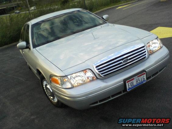Silver 2001 Ford Crown Victoria front 3/4 view with chrome grille and license plate FOL 8516