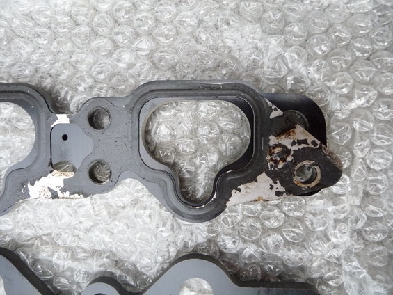 p1050695.jpg K8 Outlaw Engineering gasket overlaid with used KL=ZE inlet manifold gasket