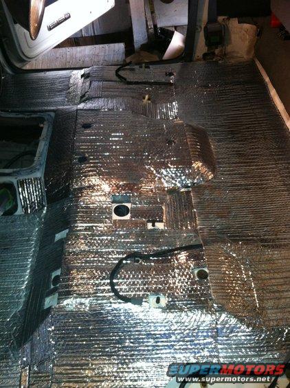 Interior floor insulation in a vehicle