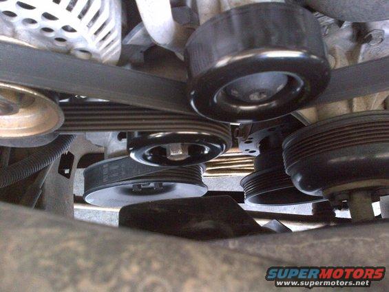 Engine belt system with multiple pulleys and serpentine belt