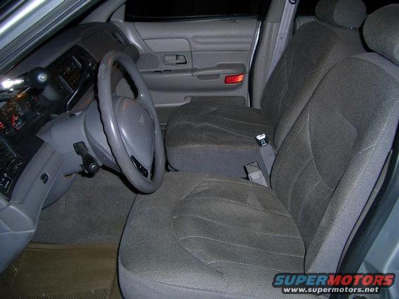 frontst.jpg Front seats, would be better with leather from a Town Car!