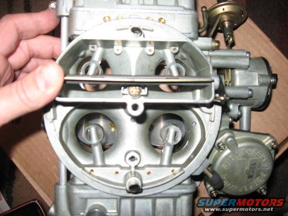 Holley 80555 carburetor with a hand adjusting linkage