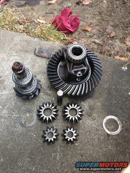 img_1197.jpg Pinion and carrier removed. I dont think I will reuse ANY of this.