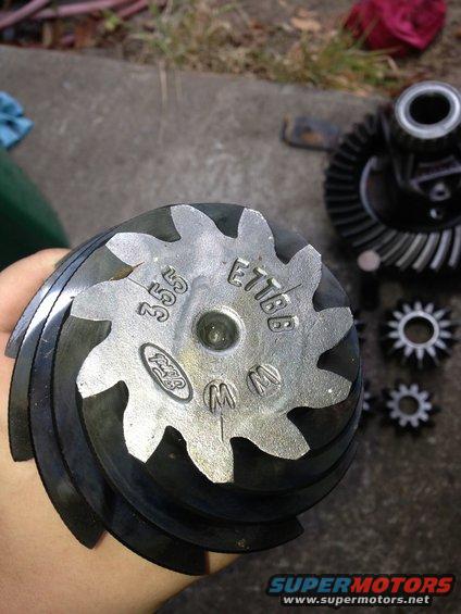 Pinion and carrier removed. I dont think I will reuse ANY of this.