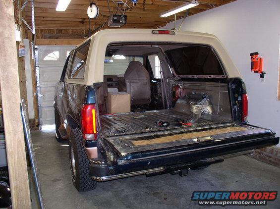 p1010023.jpg started pulling all the trim to get ready for the body shop.
