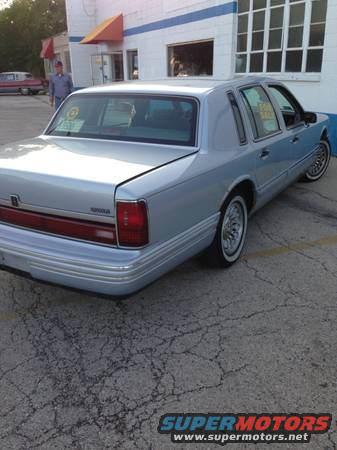 1994 Lincoln Town Car, rear 3/4 view, parked outside building