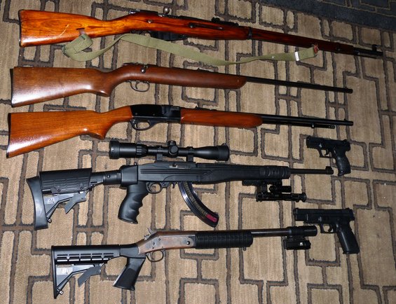 p1040157.jpg Mosin, Remington bolt-action and Sportster 552, Ruger 10/22 with ATI folding 6-pos stock, NEF breakaway with ATI 6-pos stock, Walther P22, SAXD 40 S&W 5&quot; tactical.